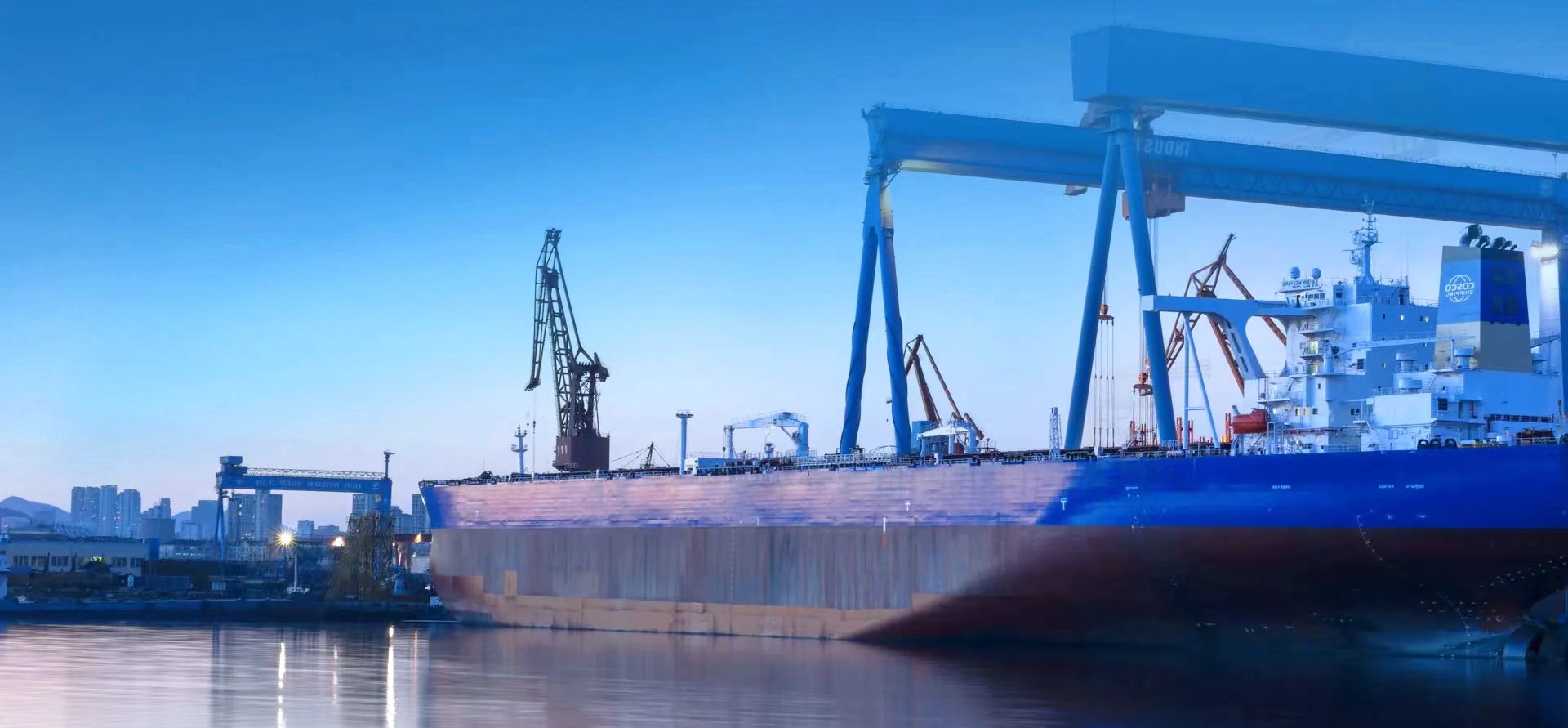 磁吸爬壁机器人